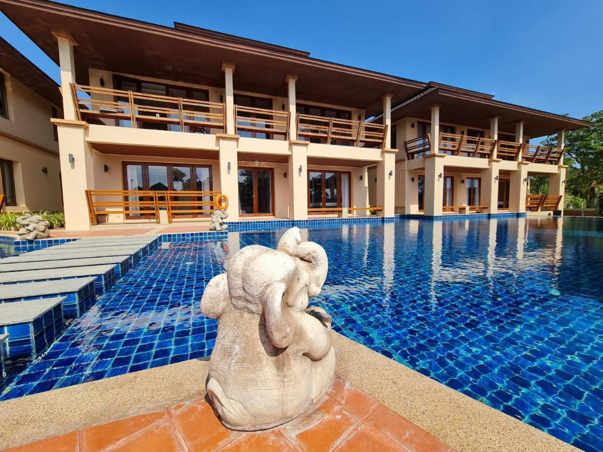 Elegancy Resort HHQ Buitenkant foto