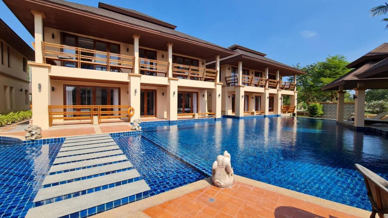 Elegancy Resort HHQ Buitenkant foto