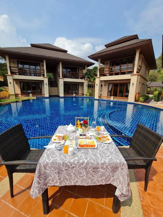 Elegancy Resort HHQ Buitenkant foto
