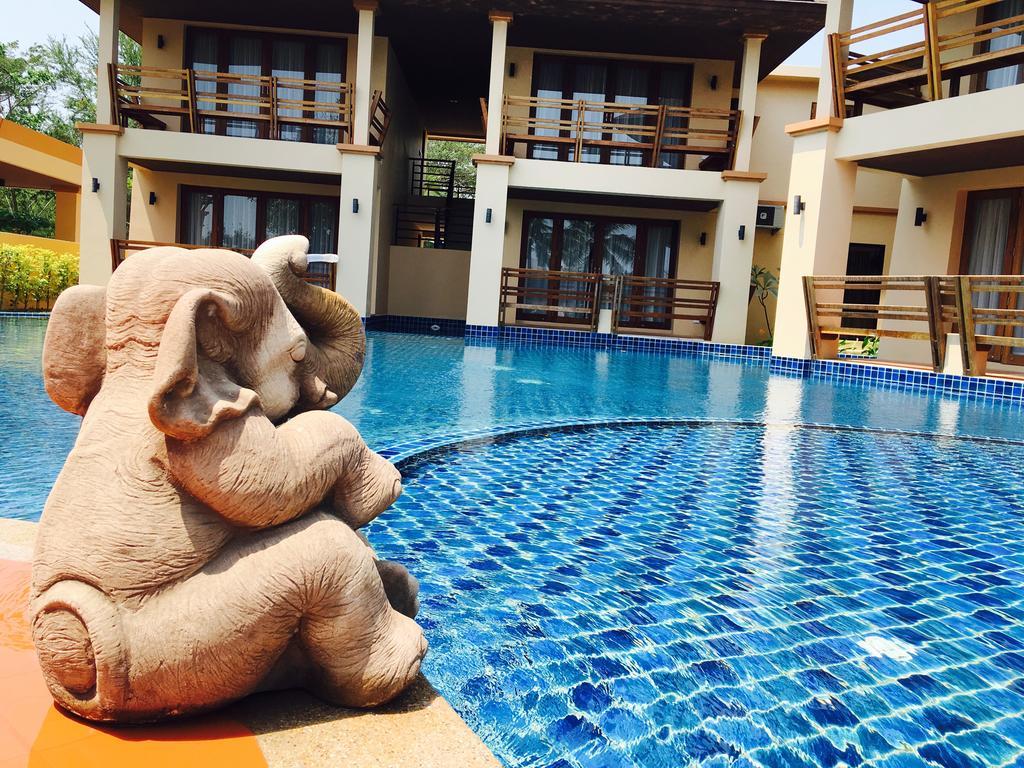 Elegancy Resort HHQ Buitenkant foto