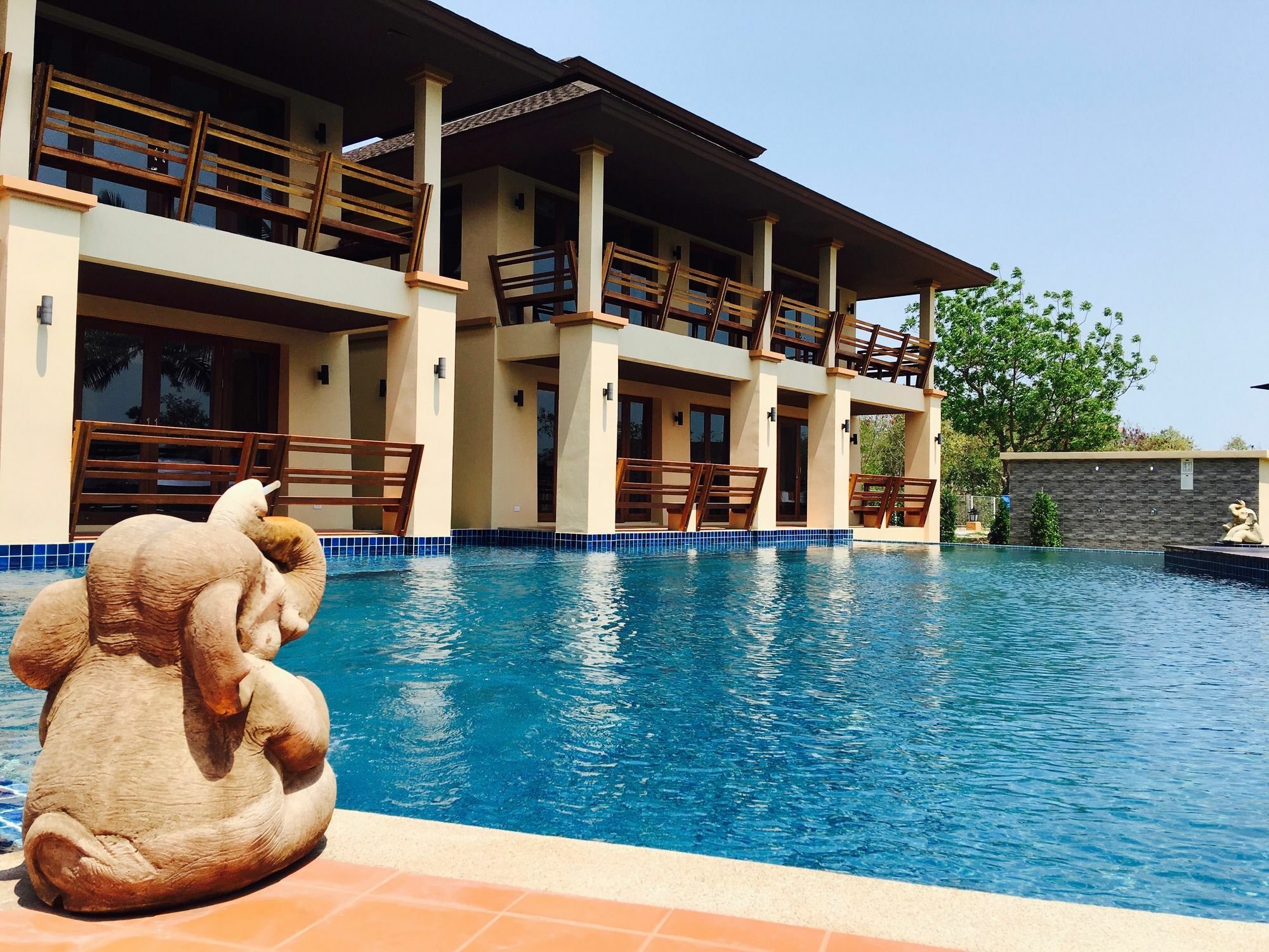 Elegancy Resort HHQ Buitenkant foto